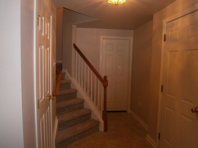 Building Photo - 2722 Equestrian Dr