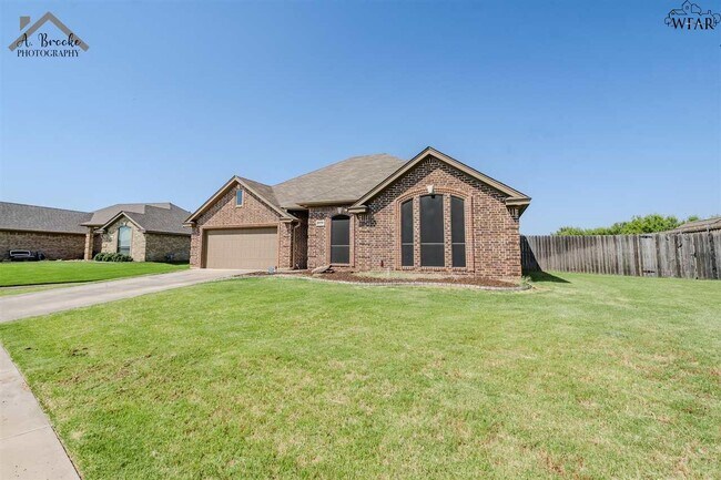 Building Photo - 4938 Spring Hill Dr
