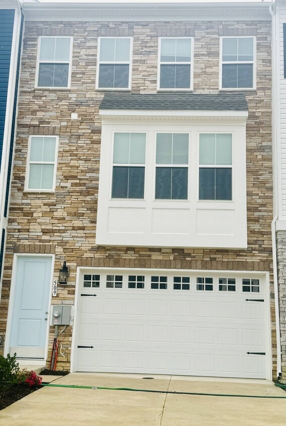 frontal look - 509 Rosemary Cir