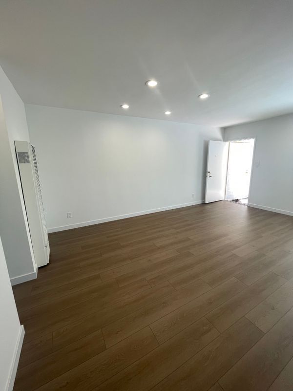 Building Photo - 744 Pier Ave