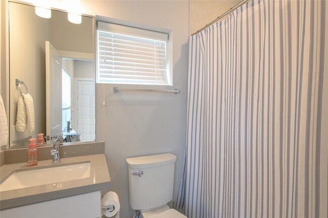 Foto del edificio - 1274 N Post Oak Rd