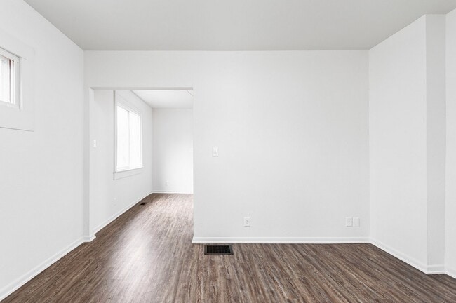 Photo - 563 Tecumseh St House