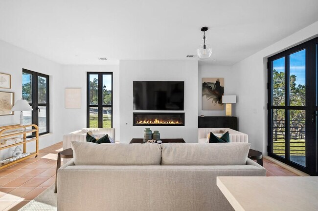 Foto del edificio - 2700 Bee Creek Rd