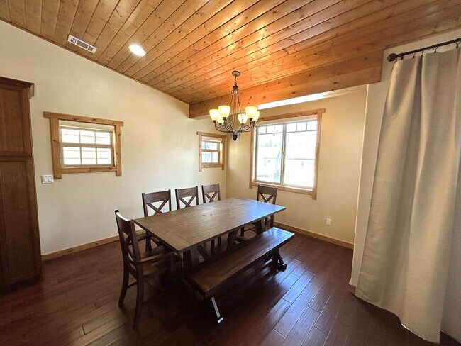 Foto del edificio - Long-Term Lease: The Ponderosa Meadows Townhouse