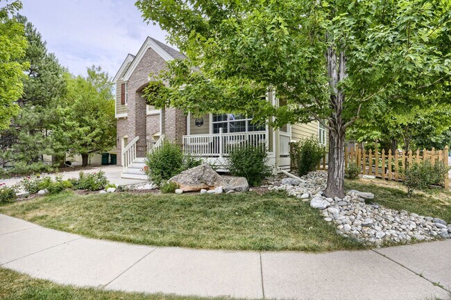Building Photo - Stunning 4 bed, 4 bath on Corner Lot! Available Mid-August!