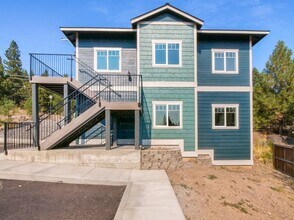 Building Photo - 2082 NW Black Pnes Pl