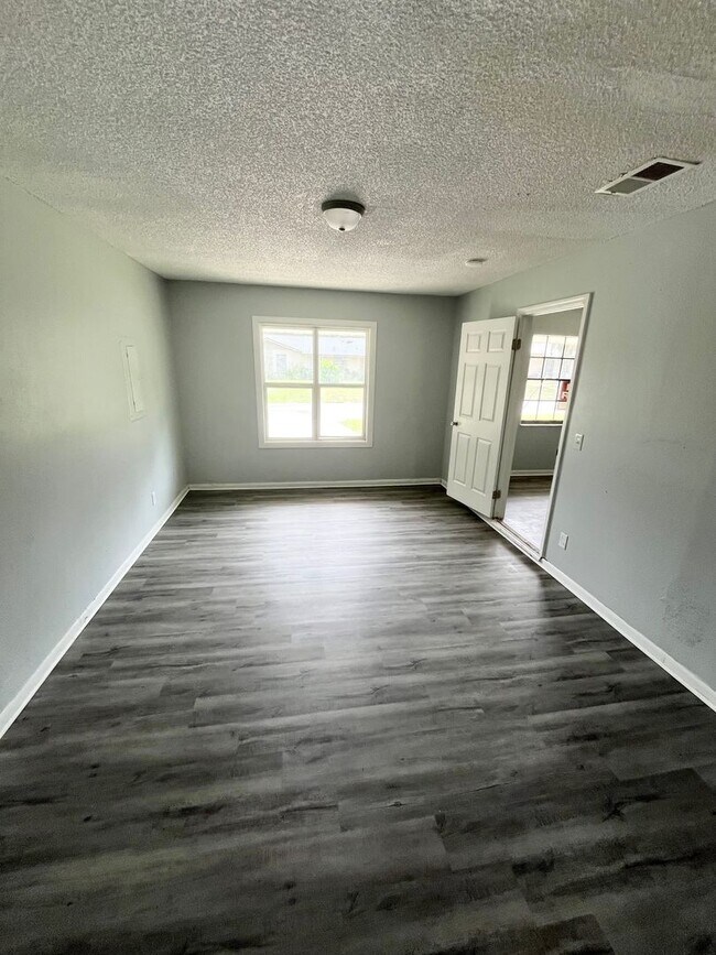 Foto del edificio - Beautiful 4BR/1.5BA Dade City Home NO APPL...