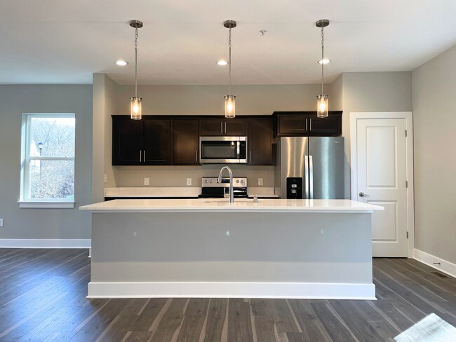 Foto del edificio - New 3 Bedroom Townhouse! Franklin Regional...