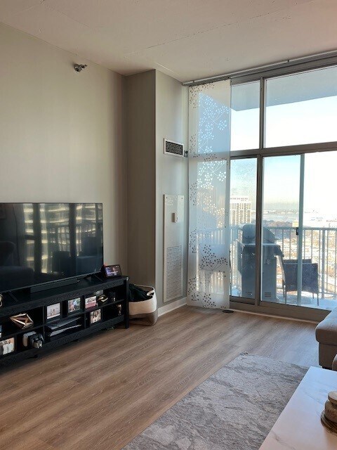 Foto del edificio - 1600 S Indiana Ave