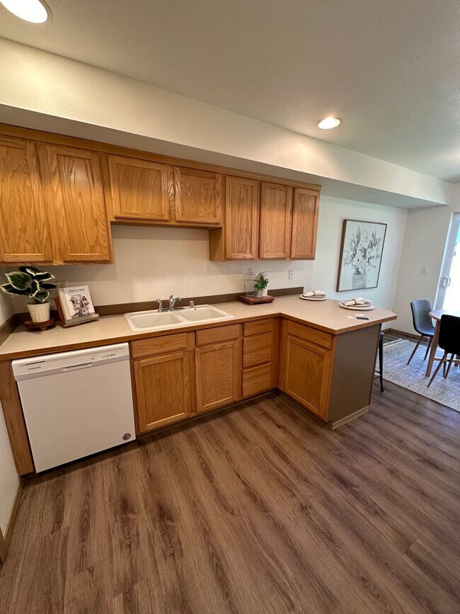 Foto del edificio - 3 Bedroom 2.5 Bathroom Townhouse In Bonney...