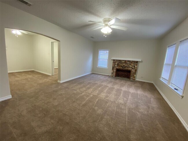 Building Photo - 1015 N Arcola St