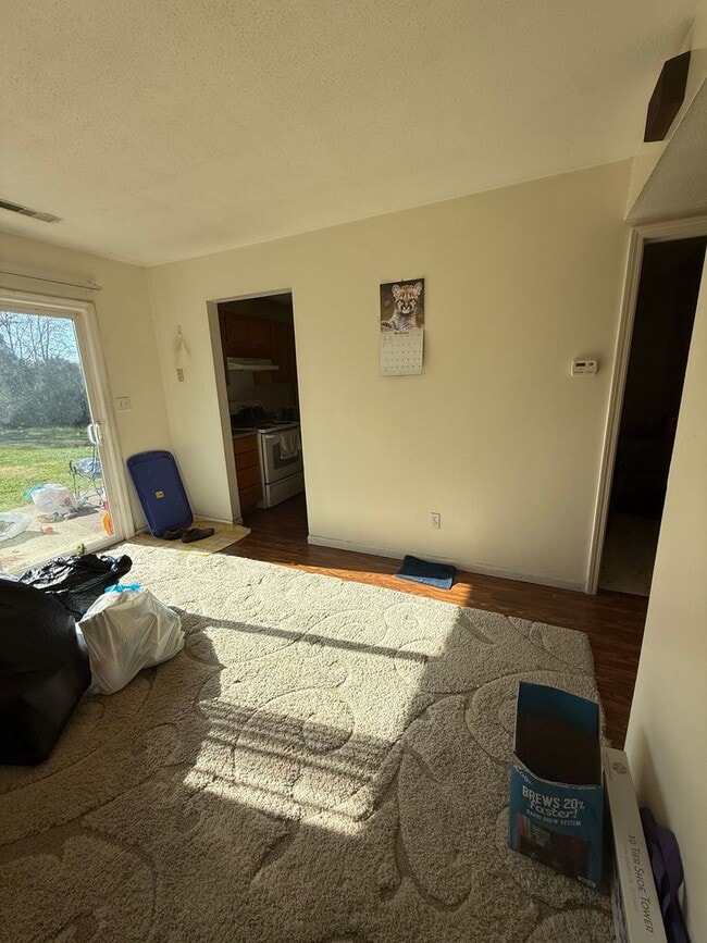 Foto del edificio - 4460 Hillcrest Dr