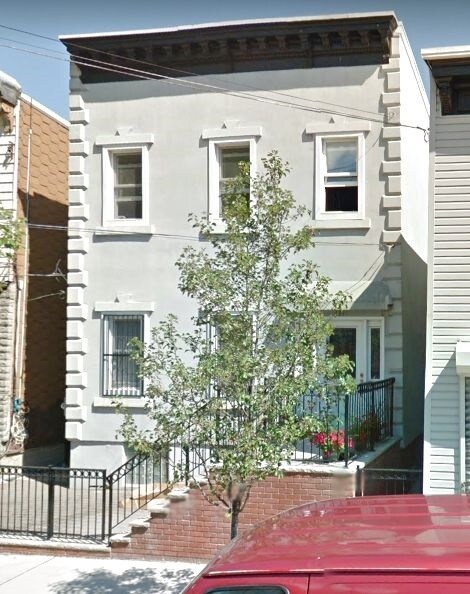 Primary Photo - 2310 West St