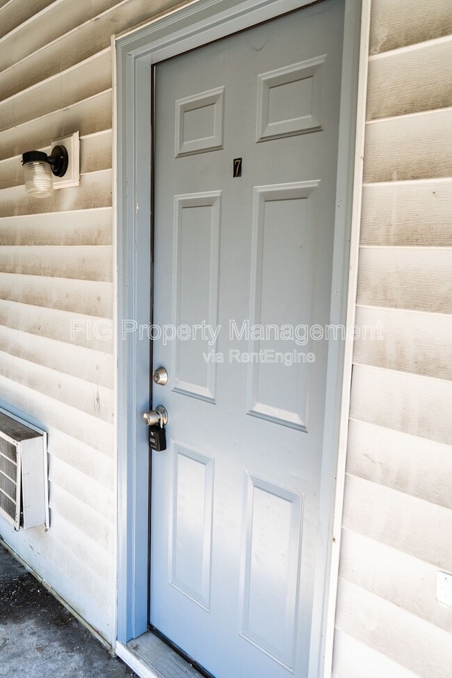Building Photo - 1806 Minnis Ave