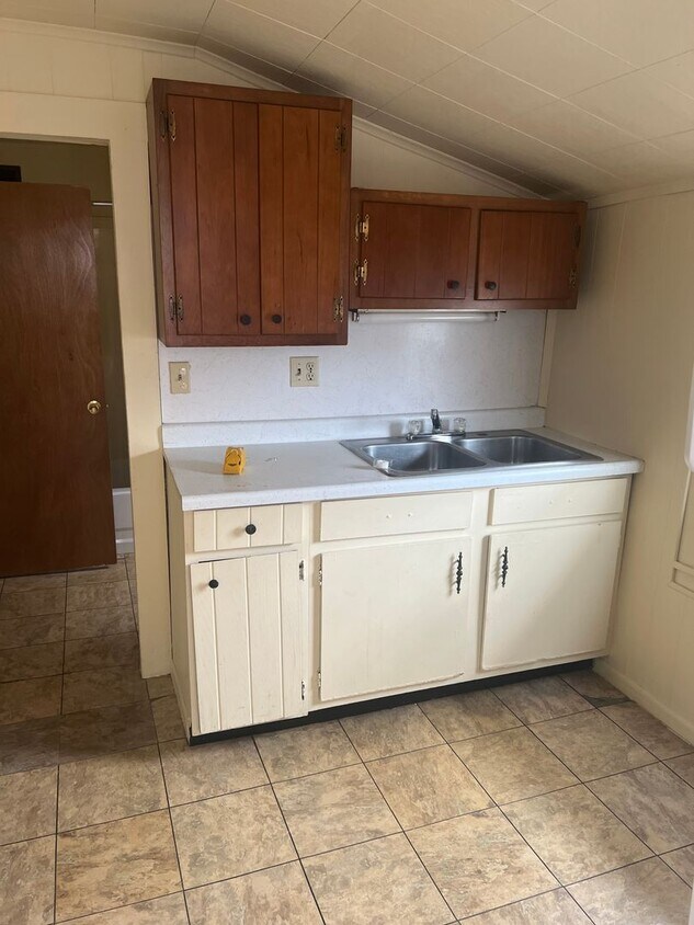 18 Packard Ave Unit 18 Packard Ave Apartment 202, Greenville, PA 16125