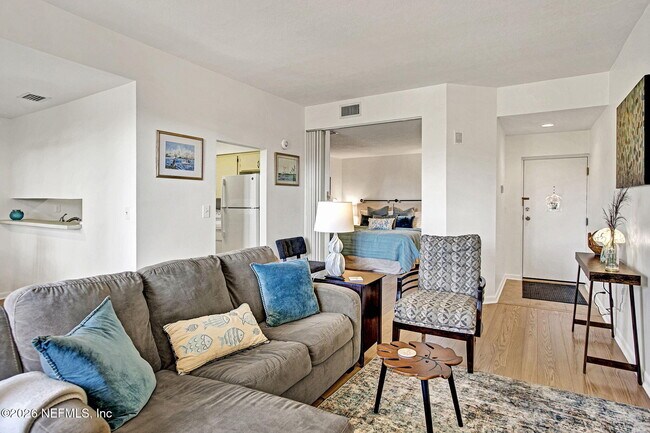 Foto del edificio - 743 Spinnakers Reach Dr