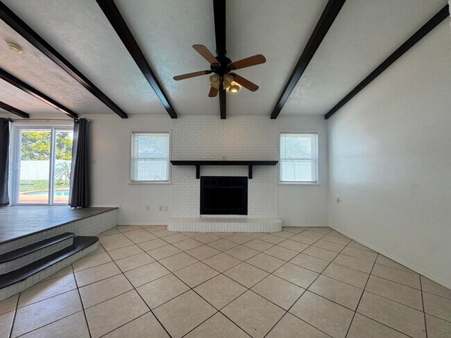Building Photo - 3/2 Pool Home in Deltona Lakes