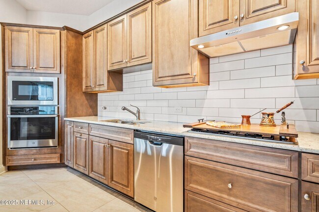 Foto del edificio - 22-RENT Farmers Branch Ave