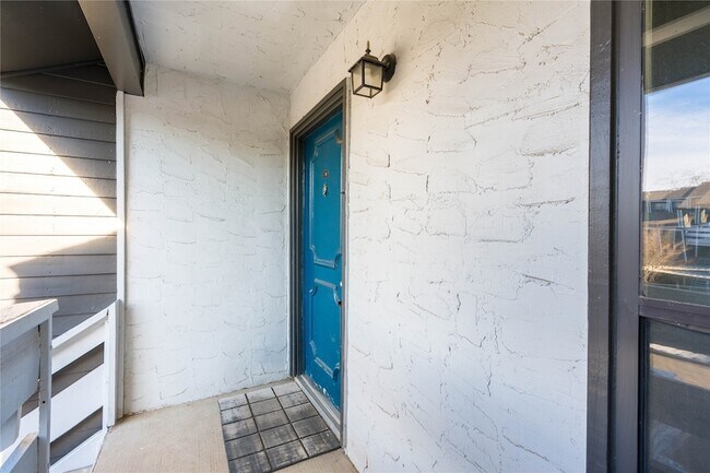 Foto del edificio - 5840 Spring Valley Rd