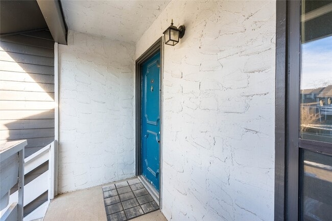 Building Photo - 5840 Spring Valley Rd