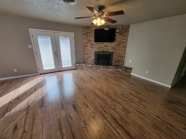 Foto del edificio - 2403 W College Ln