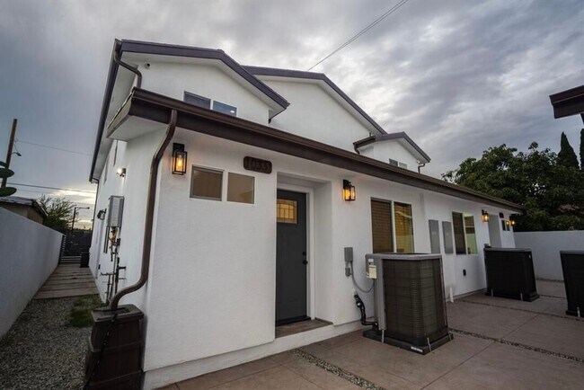 Building Photo - 1033 S Bonnie Beach Pl
