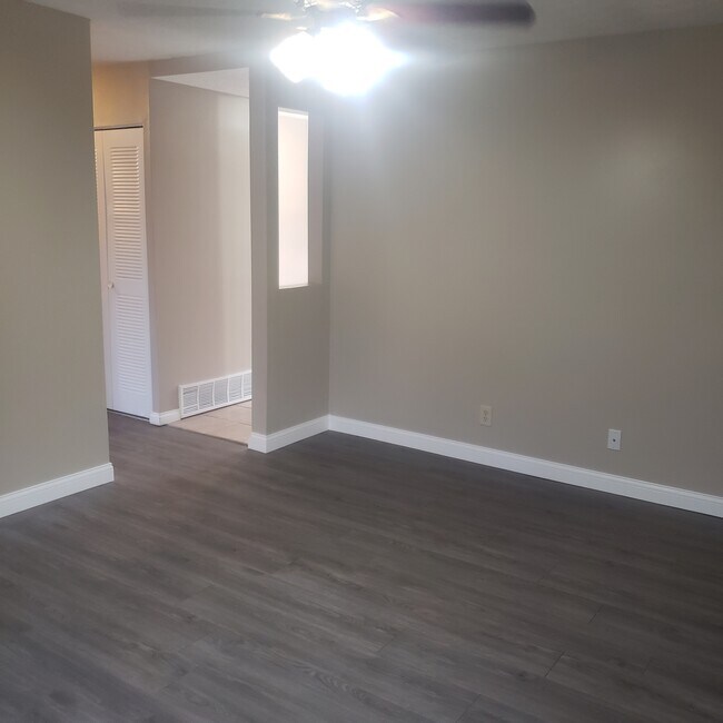 Building Photo - 4608 Aral Dr