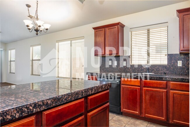 Building Photo - Beautiful Home with a Pool in Maricopa