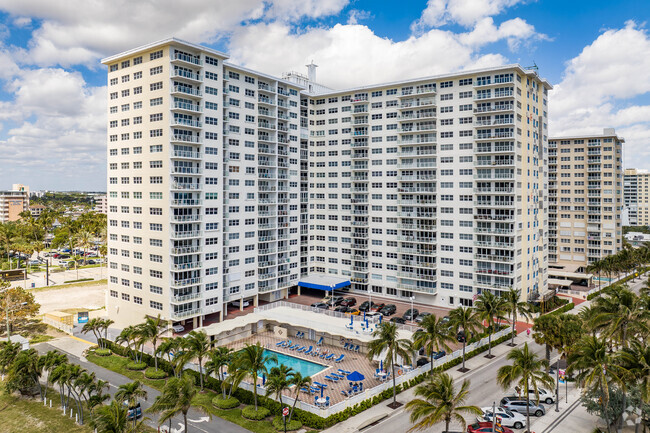 Building Photo - Solemar Pompano Beach