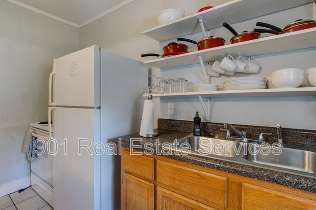 Foto del edificio - 1954 Manila Ave