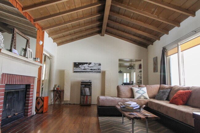 Foto del edificio - 12305 Laurel Terrace Dr