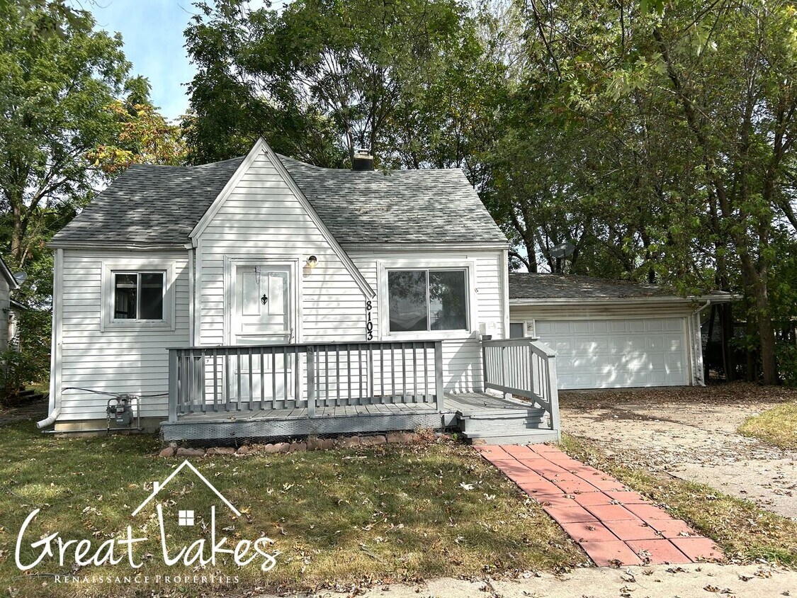 Foto principal - Charming 3 Bedroom 1 Bathroom now availabl...