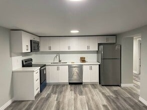 Building Photo - 23 Woodman Dr