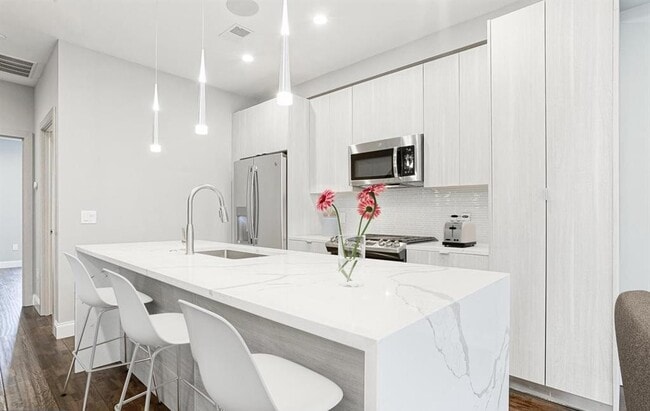 Photo - 1630 Cambridge St Apartment