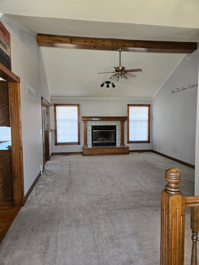 Building Photo - 1517 NE Auburn Dr