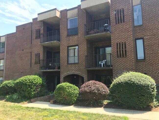 Building Photo - 22 Silverwood Cir