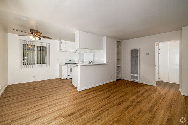 1 habitación, 1 baño - 720 pies cuadrados - Sala de estar - Woodlake