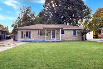 Building Photo - 8001 Bluebonnet Rd