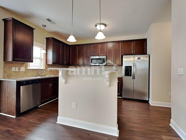 Foto del edificio - 617 Monterey Pine Dr