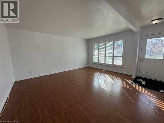 Building Photo - 86 Hillsborough Crescent