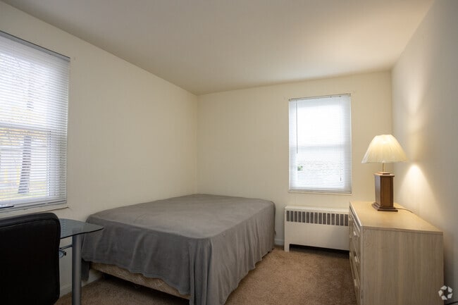 2BR, 1BA-556SF - Lakeland Apartments