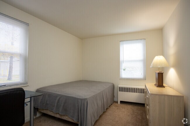 2HAB, 1BA-556SF - Lakeland Apartments