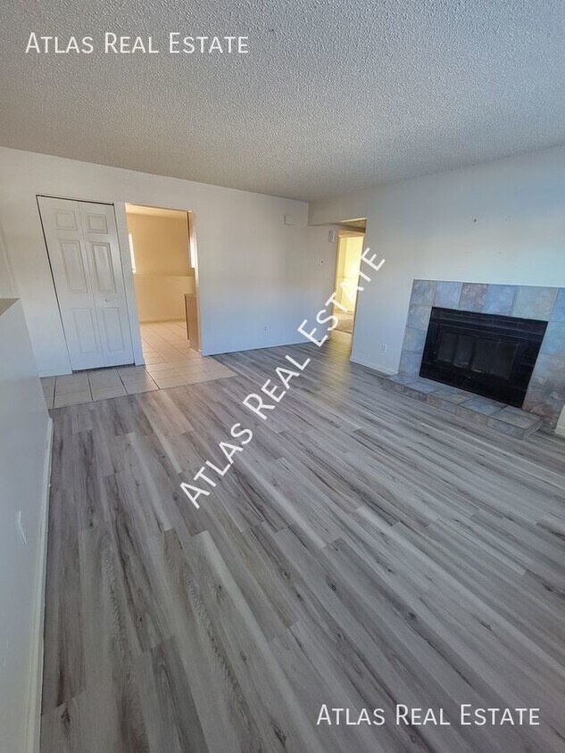 Primary Photo - Renovated 2 Bed 1 Bath with Washer/Dryer &...