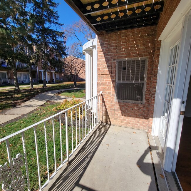 607 Quincy Bridge Ln Unit 102, Glenview, IL 60025 Condo for Rent in