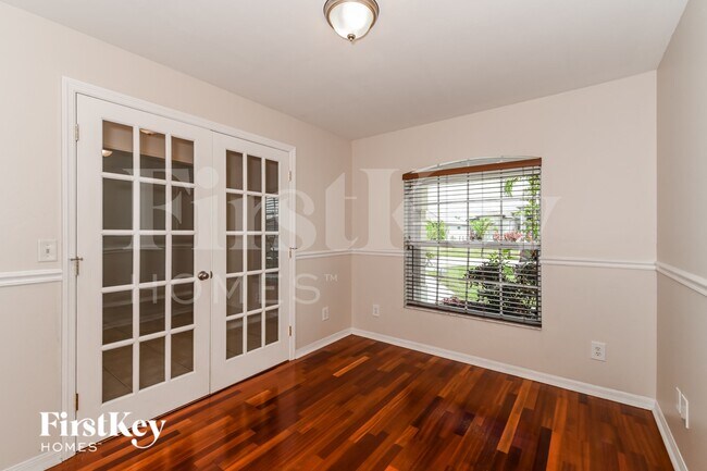 Building Photo - 2018 SW 31st Terrace