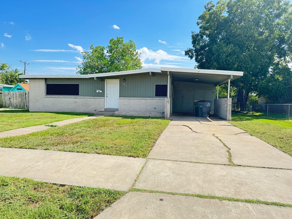 Foto principal - 3007 Bobolink St
