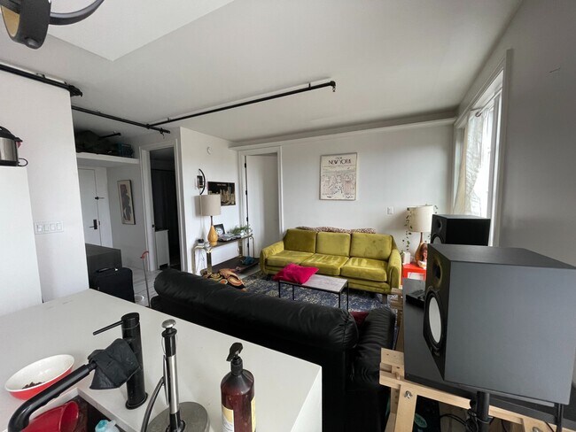 Foto del edificio - 987 Willoughby Ave