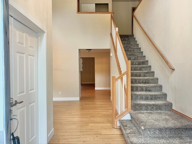 Building Photo - Must See! Beautiful 3bd/ + Bonus Rm/2.5 bath/ Primary Bed on Main/ /Heat Pump/Updated Features
