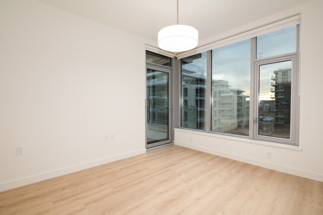 Photo du bâtiment - 526-755 Harbourside