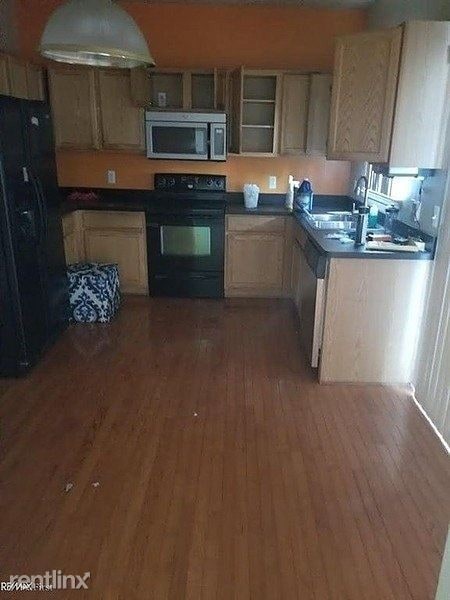 Building Photo - 3 br, 2.5 bath Condo - 24044 Noble Drive